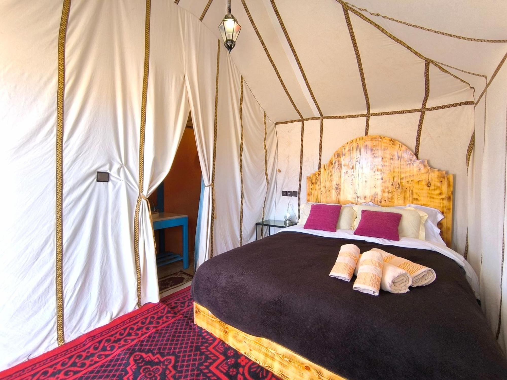 Отель Luxury Bega Camp Мерзуга Экстерьер фото
